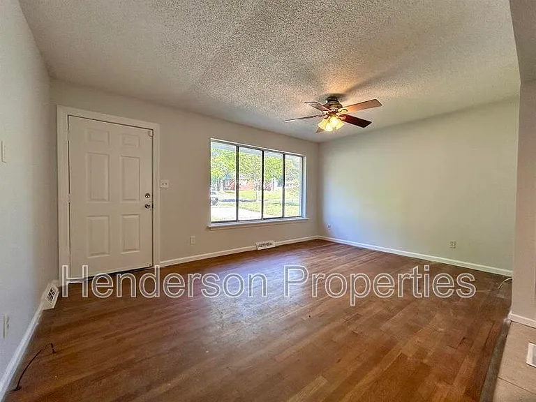 908 Bilmark Ave — Photo 3