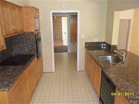 4th image of 1124 W Benjamin Holt Dr