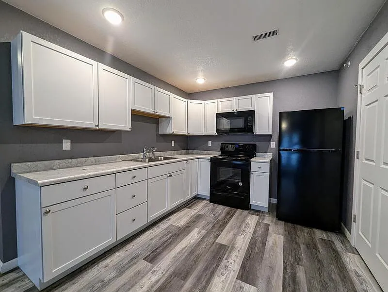 1317 B Ave W — Photo 3