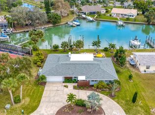 132 Bayview Dr, Nokomis, FL 34275