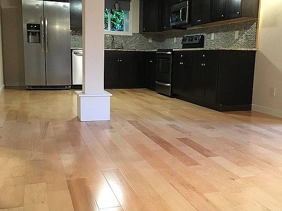 Open floor plan kitchen/dining