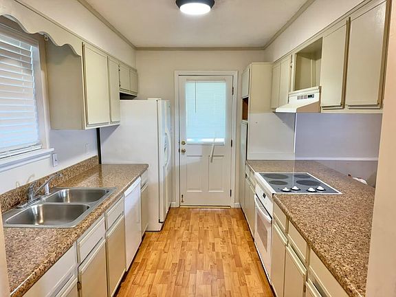 3rd image of 111 Kings Dr