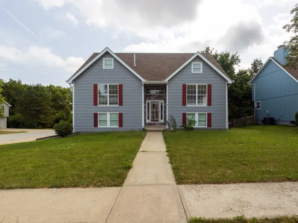 601 SE Pendleton Dr, Lees Summit, MO 64063