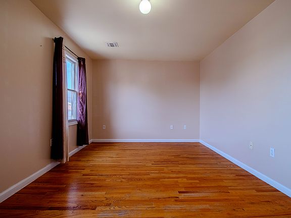 5th image of 363 Bramhall Ave Floor 2