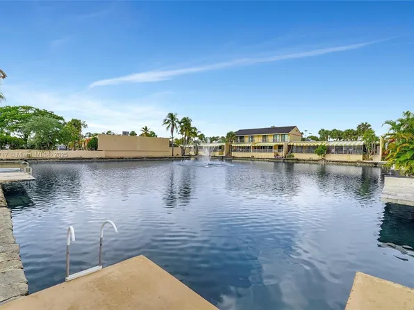 15461 Kippford Ct, Miami Lakes, FL 33014