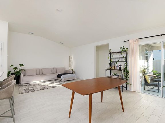 3rd image of 28 Peace River Rd