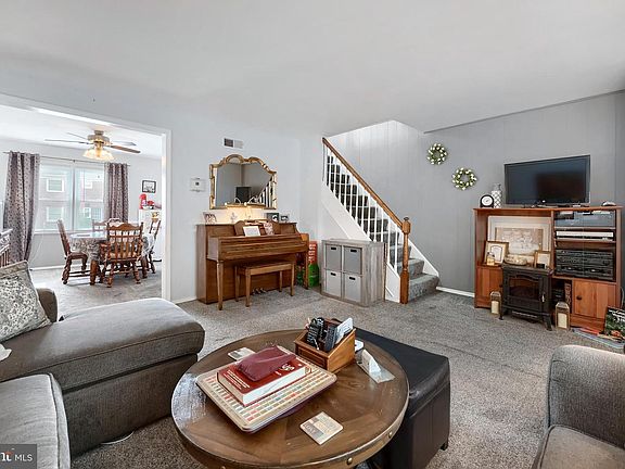 3rd image of 834 Arncliffe Rd