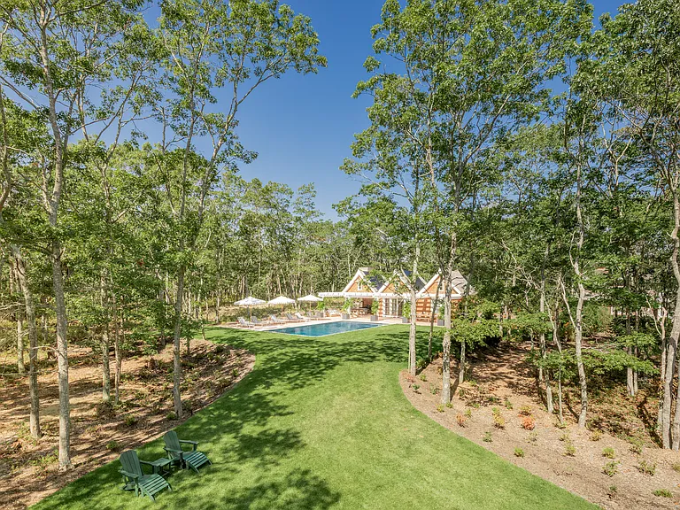 417 Edge Of Woods Rd — Photo 35