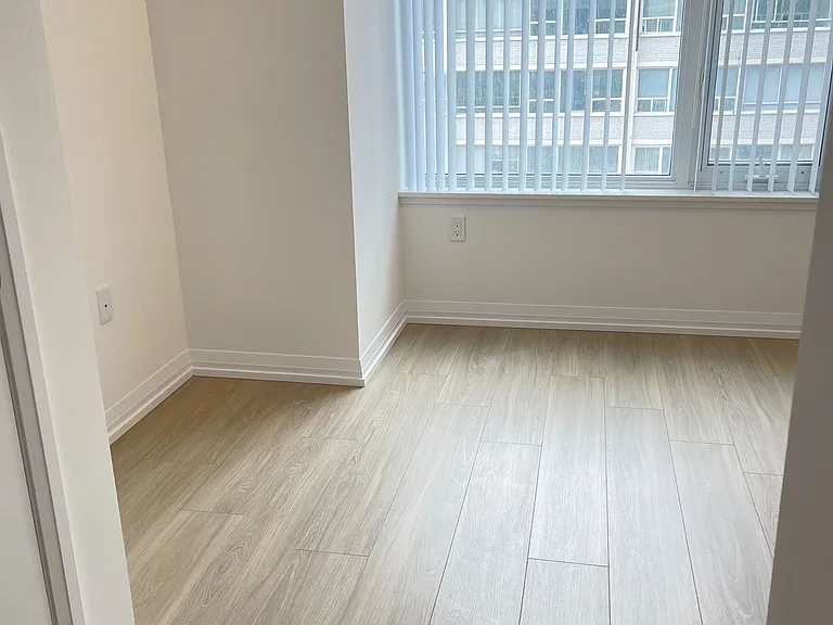 50 Dunfield Ave E #914 — Photo 5