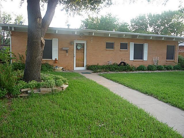1st image of 1809 Standish Dr