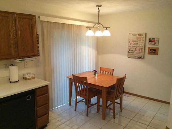 4th image of 6438 Garrett Ln