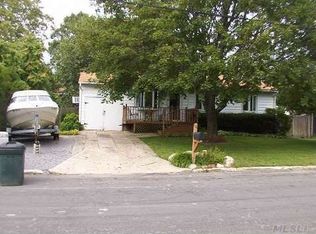 11 Alma Ave, Selden, NY 11784
