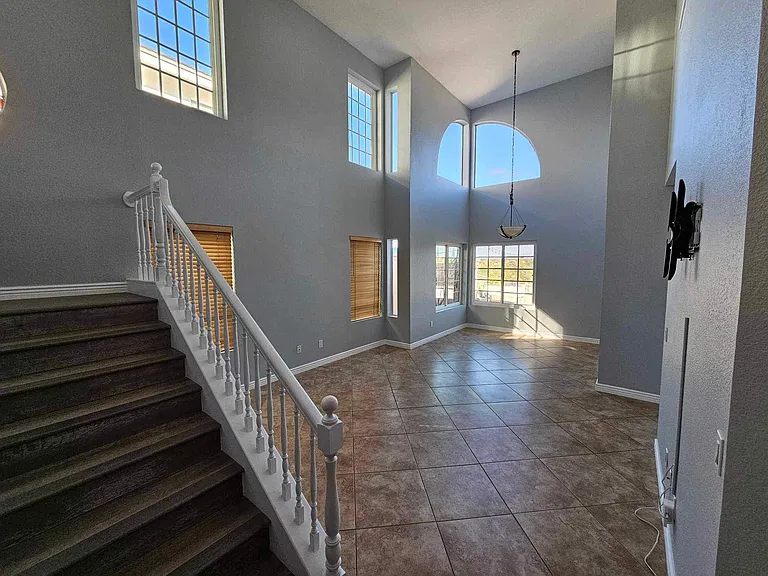 10794 Glendover Ln — Photo 2