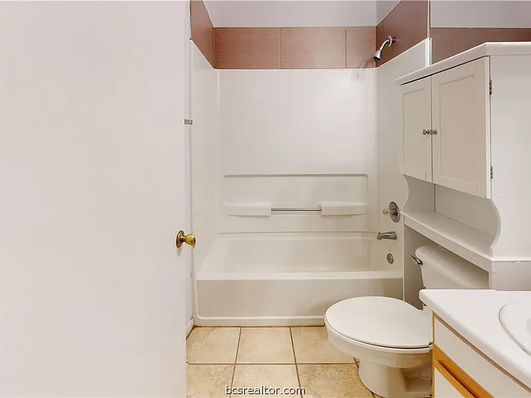 529 Sw Pkwy #102 — Photo 22