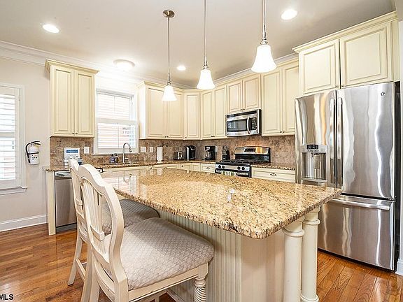 3rd image of 1500 Central Ave #1