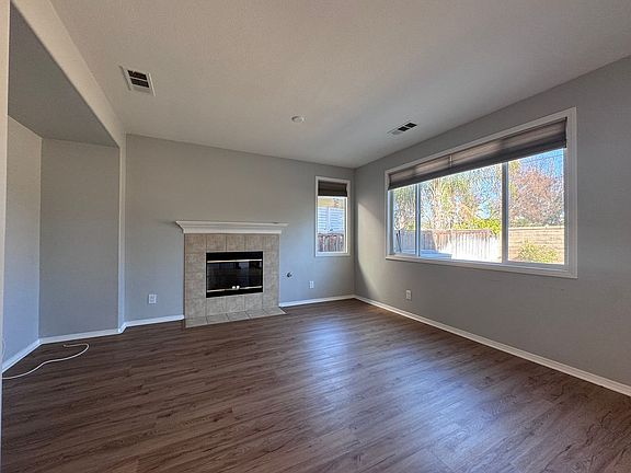 5th image of 29218 Castlewood Dr