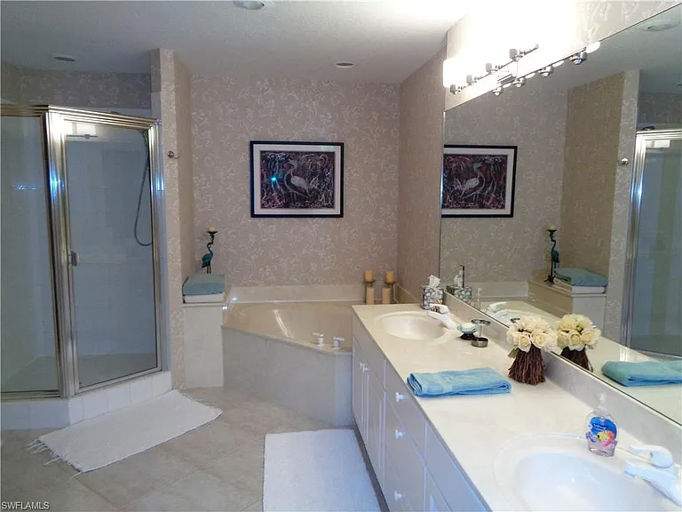 610 Laguna Royale Blvd #1002 — Photo 32