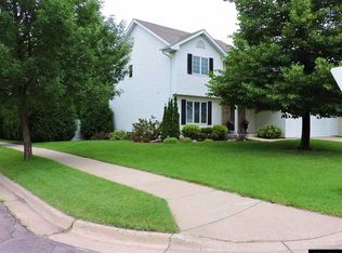 100 Thissen Ct, Mankato, MN 56001
