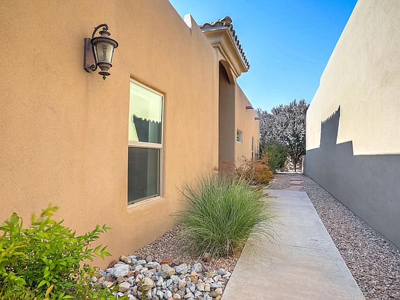 2nd image of 1327 Valle Ln NW