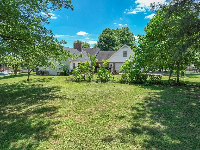 2303 Friendship Dr — Photo 30