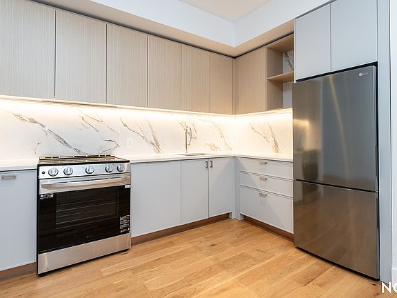 4th image of 38-38 32nd St #307