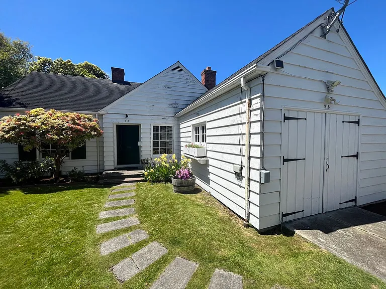 918 F St — Photo 3