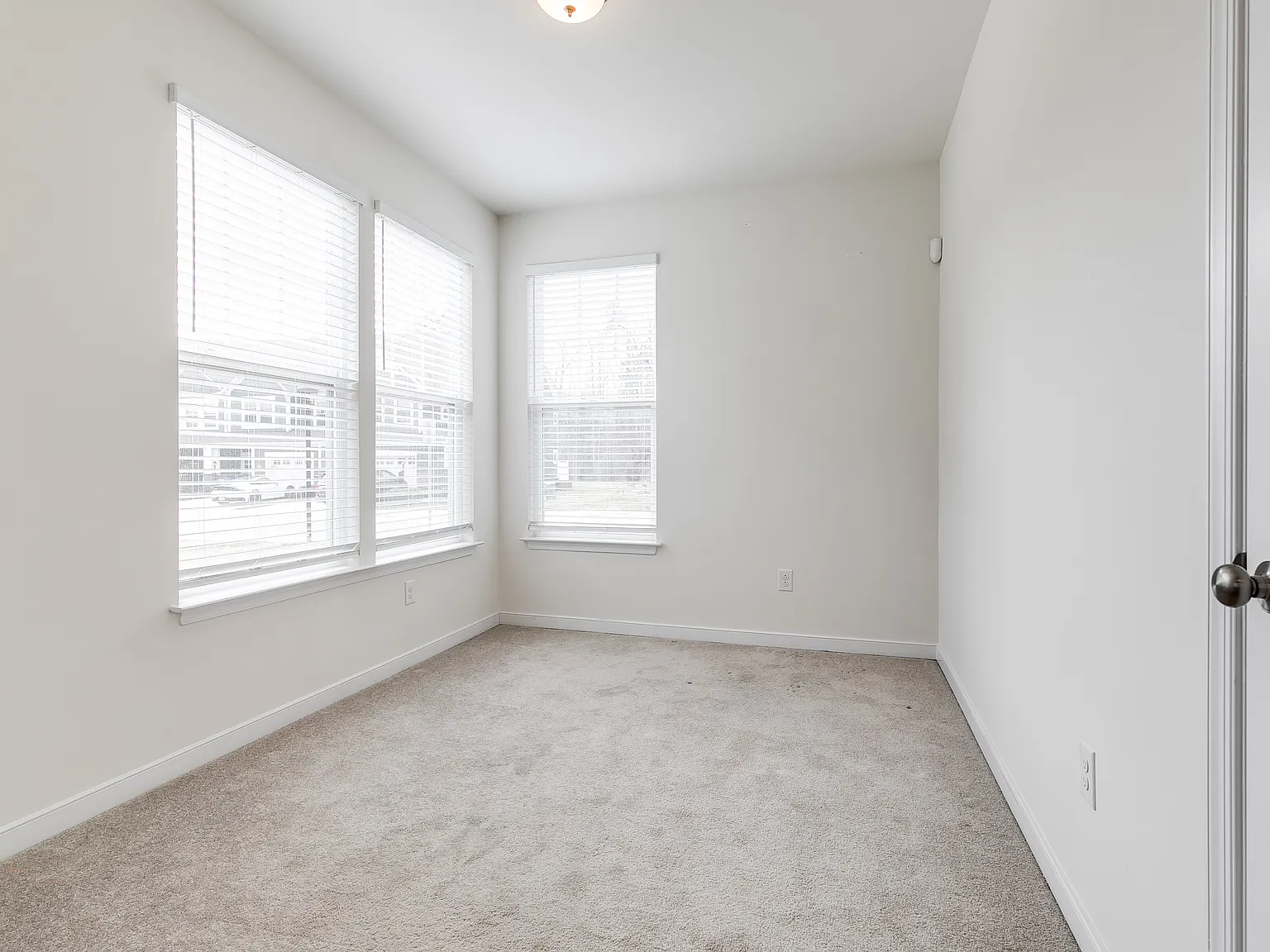 3 bed, 2.5 bath, 2152 sqft, $3,100 — Photo 4