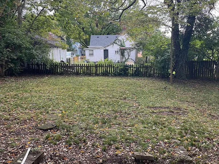 374 Park Ave — Photo 15