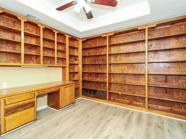 4900 Barberry Dr — Photo 8