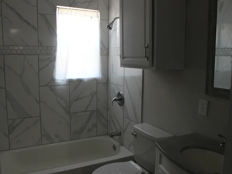 1807 W Scott St — Photo 11