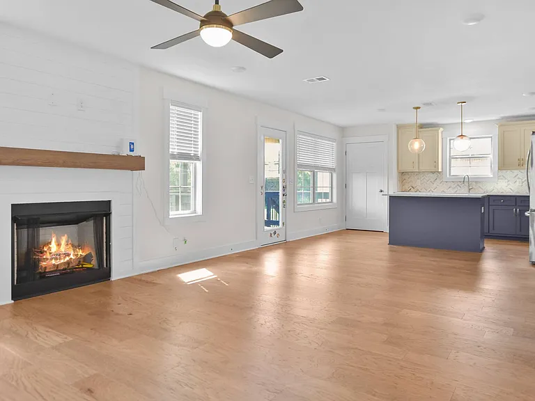 393 Frontier Dr — Photo 3