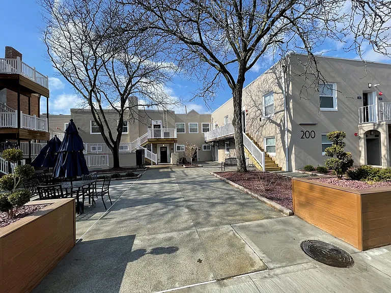 200 Amber St — Photo 10