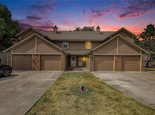 226 SW Pinetree Ln, Lees Summit, MO 64063
