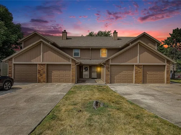 226 SW Pinetree Ln, Lees Summit, MO 64063