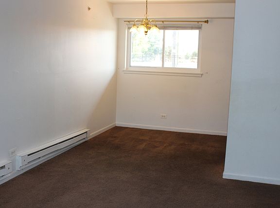 5th image of 1800 W Knightsbridge Dr APT 1D