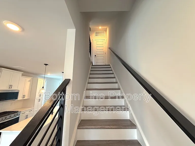 607 W Tremont Ave — Photo 12
