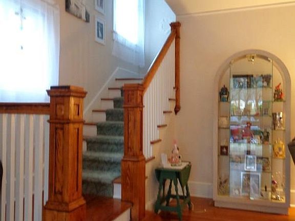 3rd image of 908 W Colonial Ave