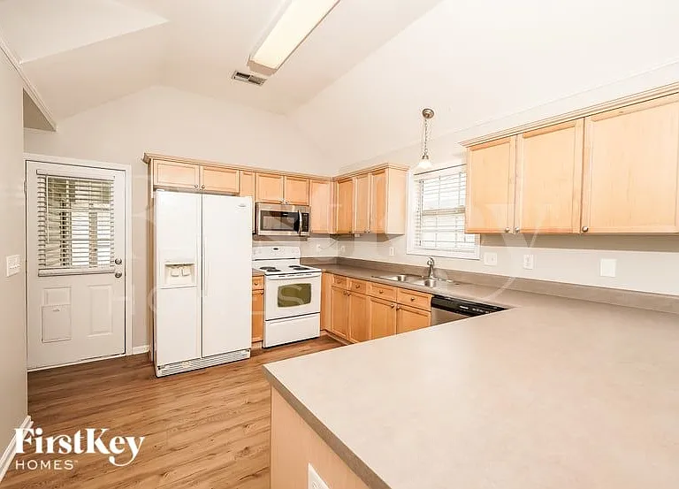 138 Village Dr — Photo 6