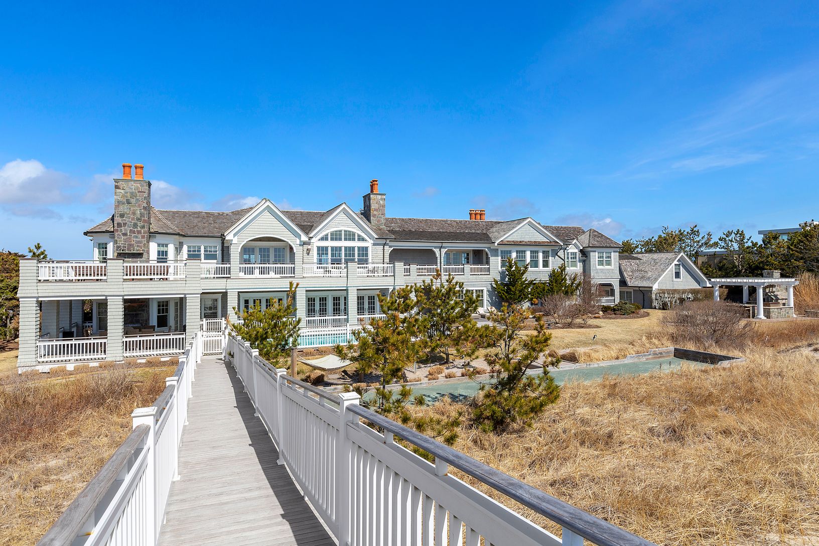  Private Walkway to Beach