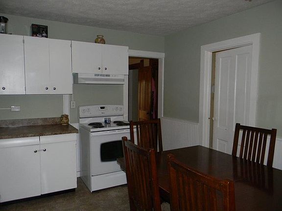 4th image of 208 N East St