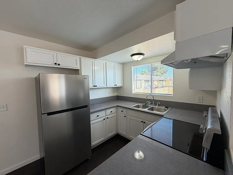 1458 Pumalo St #4 — Photo 4