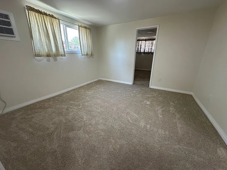637 Schley St — Photo 9