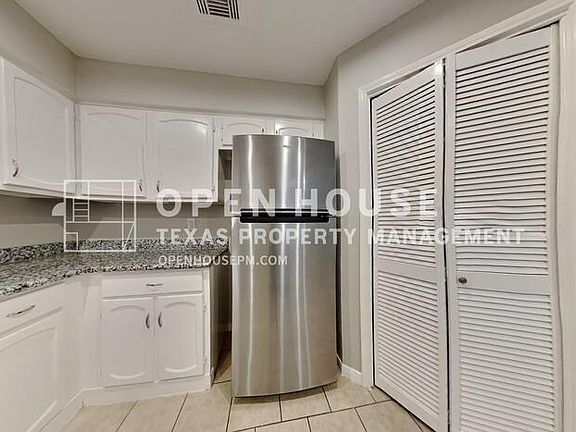 5th image of 3807 Wood Stone Walk Dr