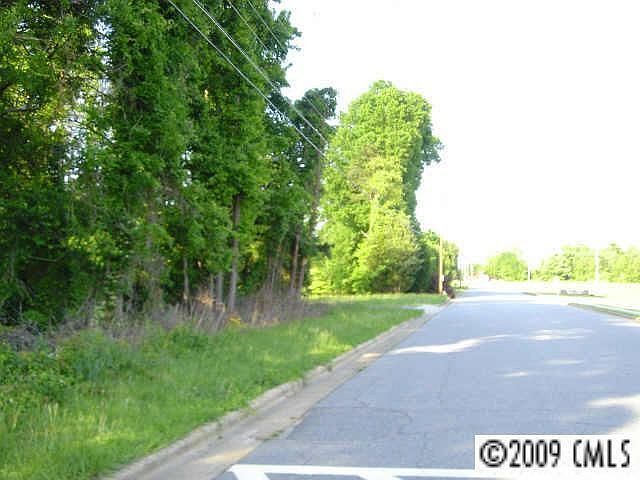 2nd image of 310 E 26th St