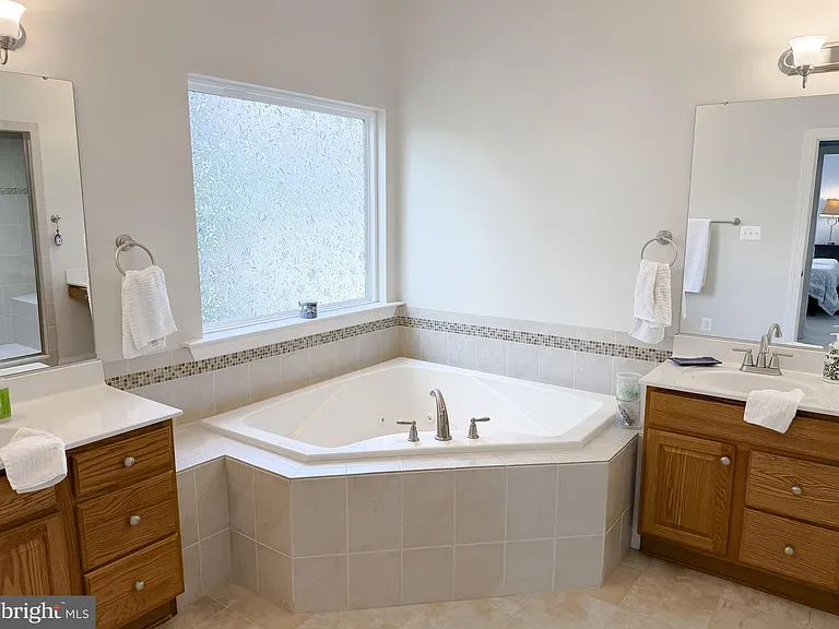 23687 Coventry Dr — Photo 29