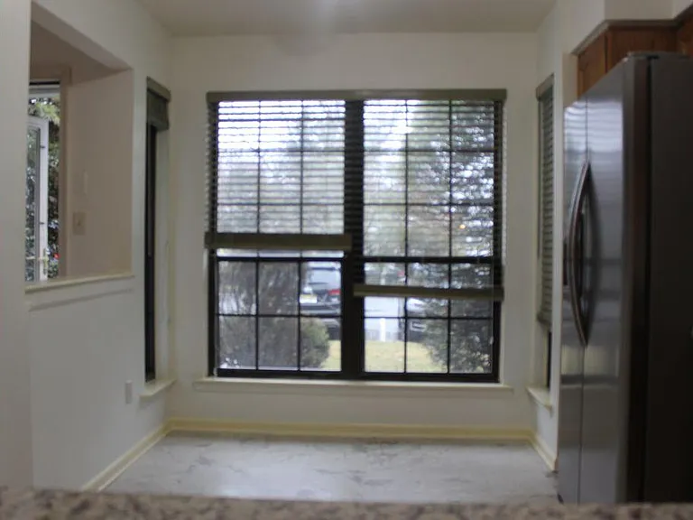 503 Maplecrest Rd — Photo 2