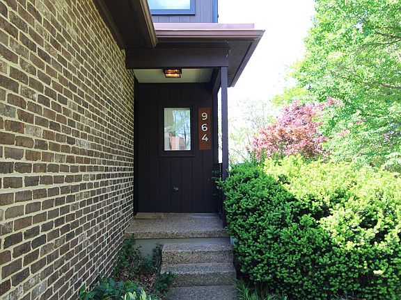 2nd image of 964 Rosedale Dr