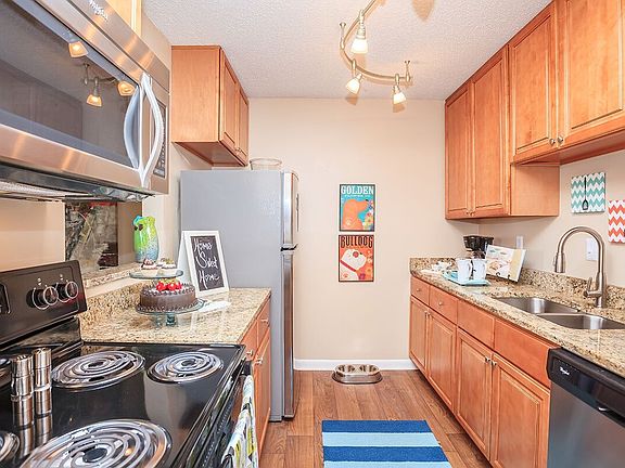 5th image of 287 Highwood Dr