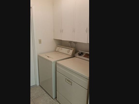 3rd image of 607 W Wickieup Ln