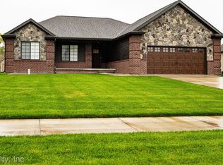 240 Capitol Dr, Marysville, MI